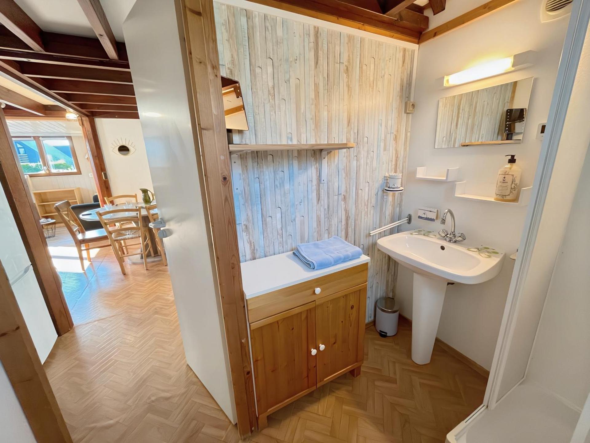 Chaleureux chalet à 3 minutes à pied de la mer - Parking gratuit