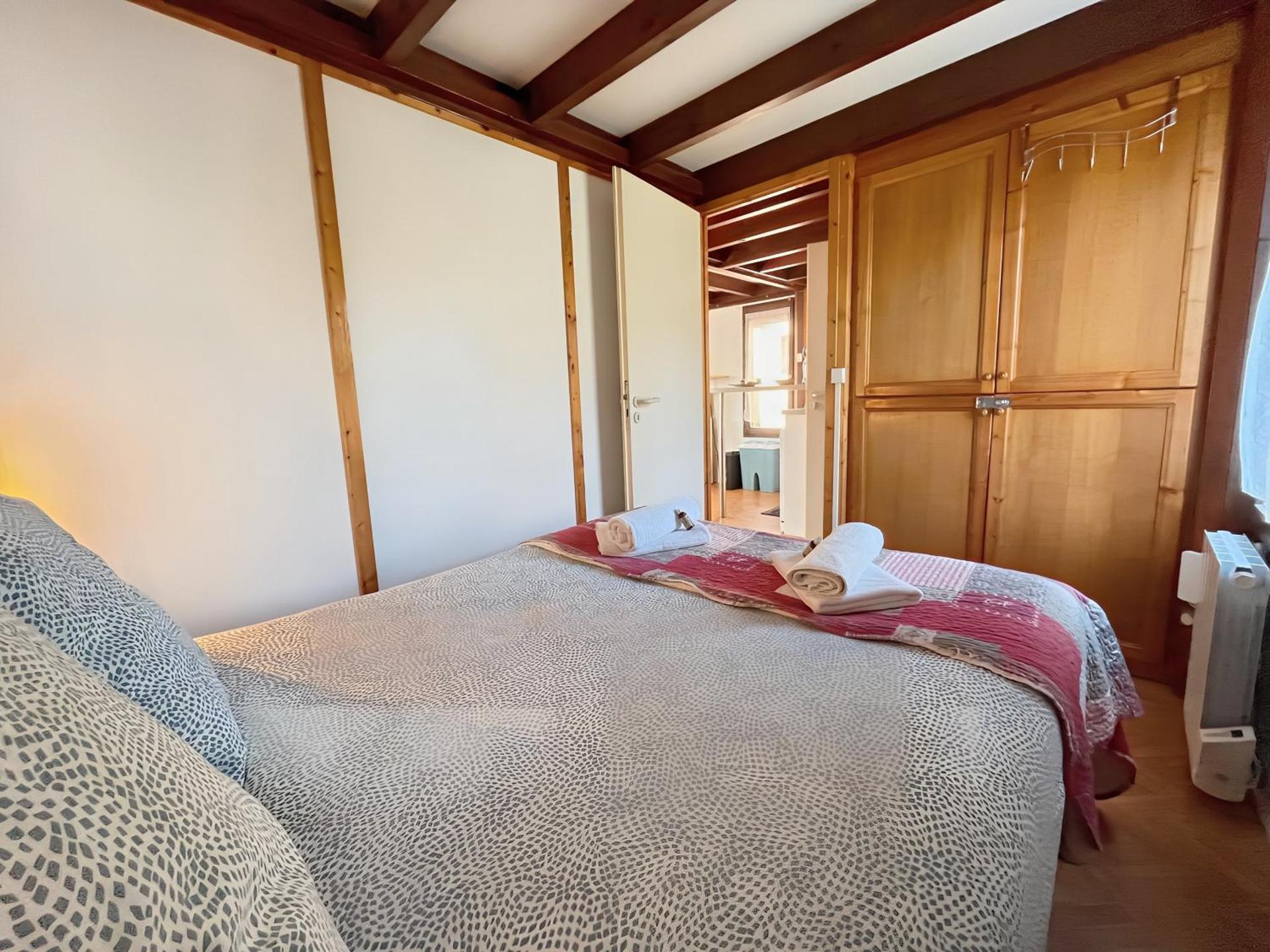 Chaleureux chalet à 3 minutes à pied de la mer - Parking gratuit