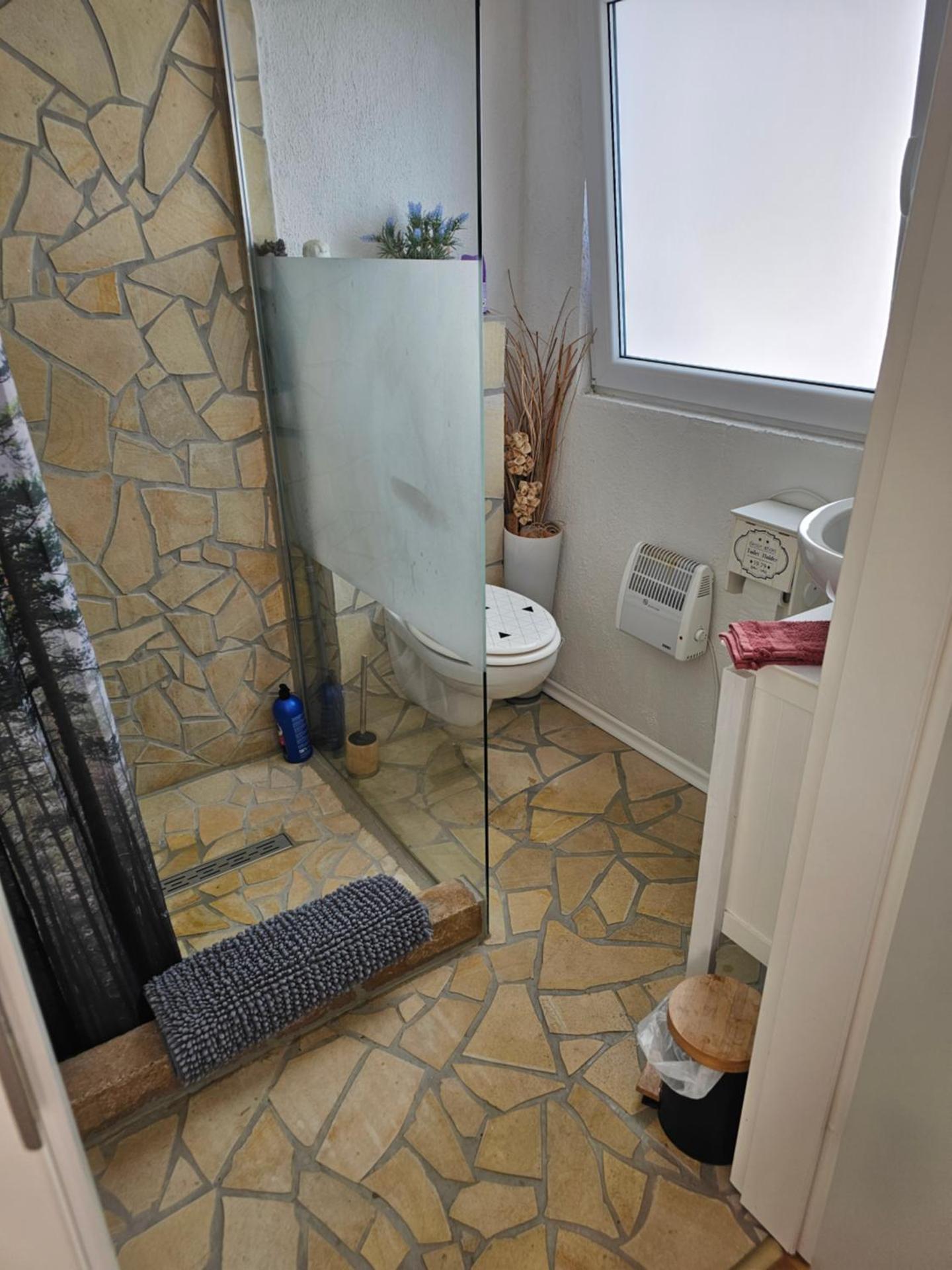 Holzhaus Chalet Nationalpark Eifel Hund willkommen