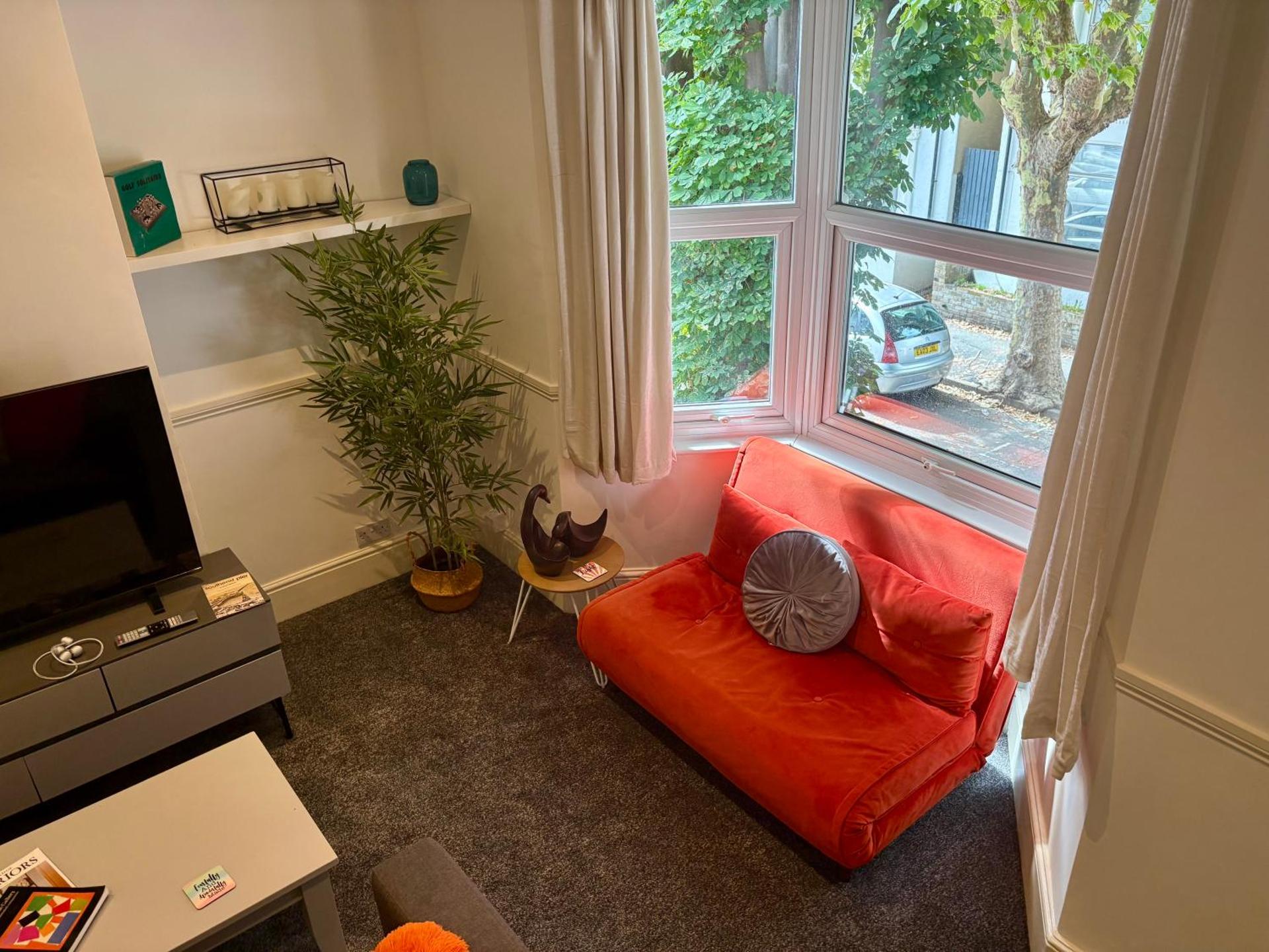 Communal lounge/ TV room