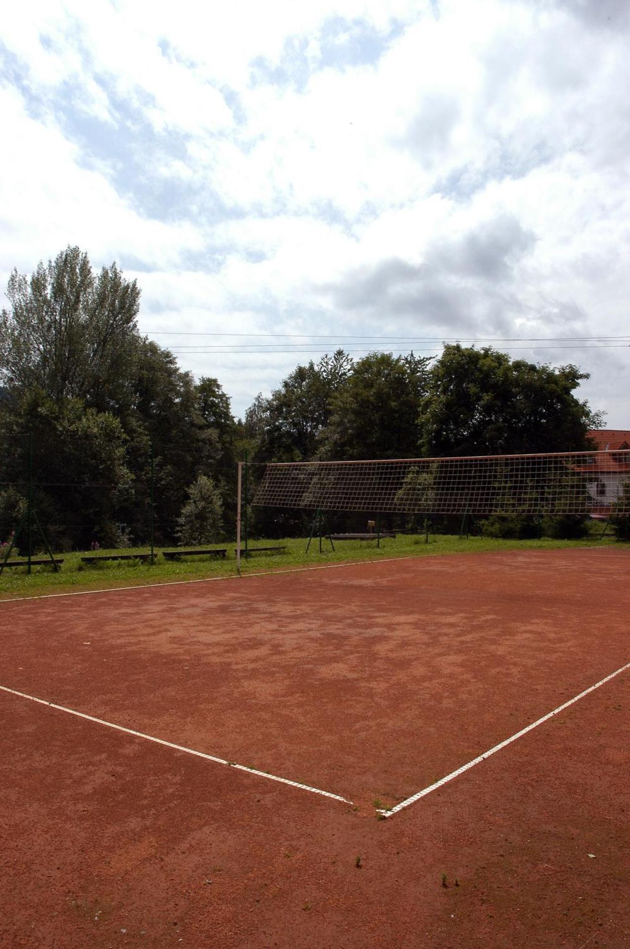 Tennis court