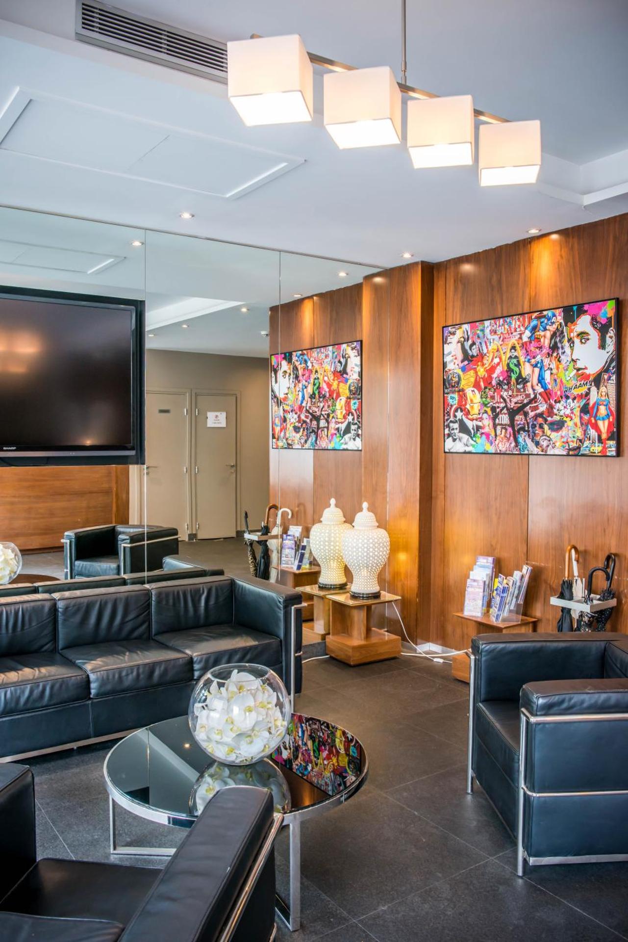 Communal lounge/ TV room