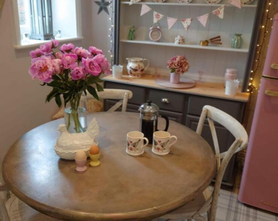 Charming country cottage at a Victorian Station