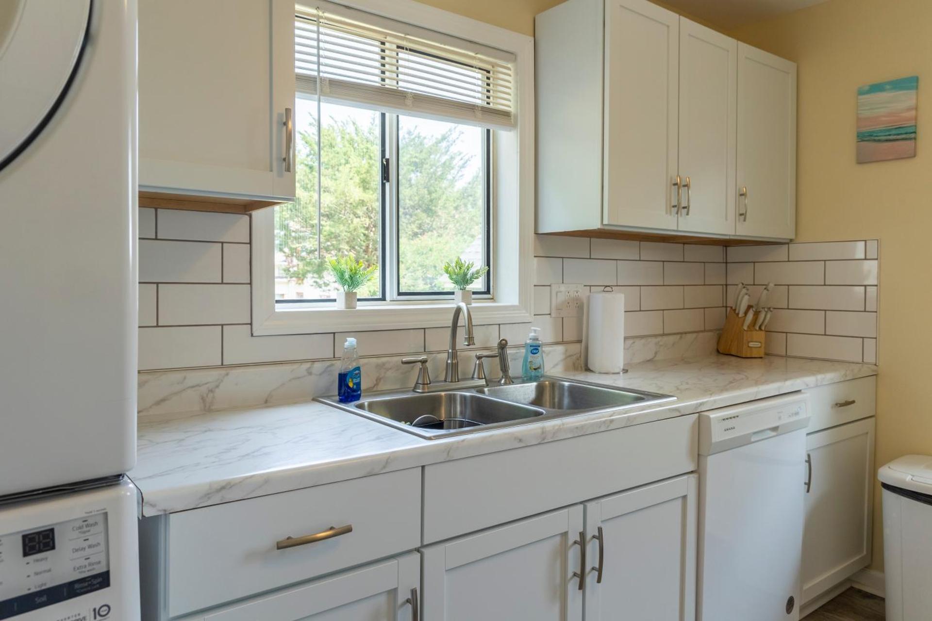 Seabreeze Lakeside Getaway