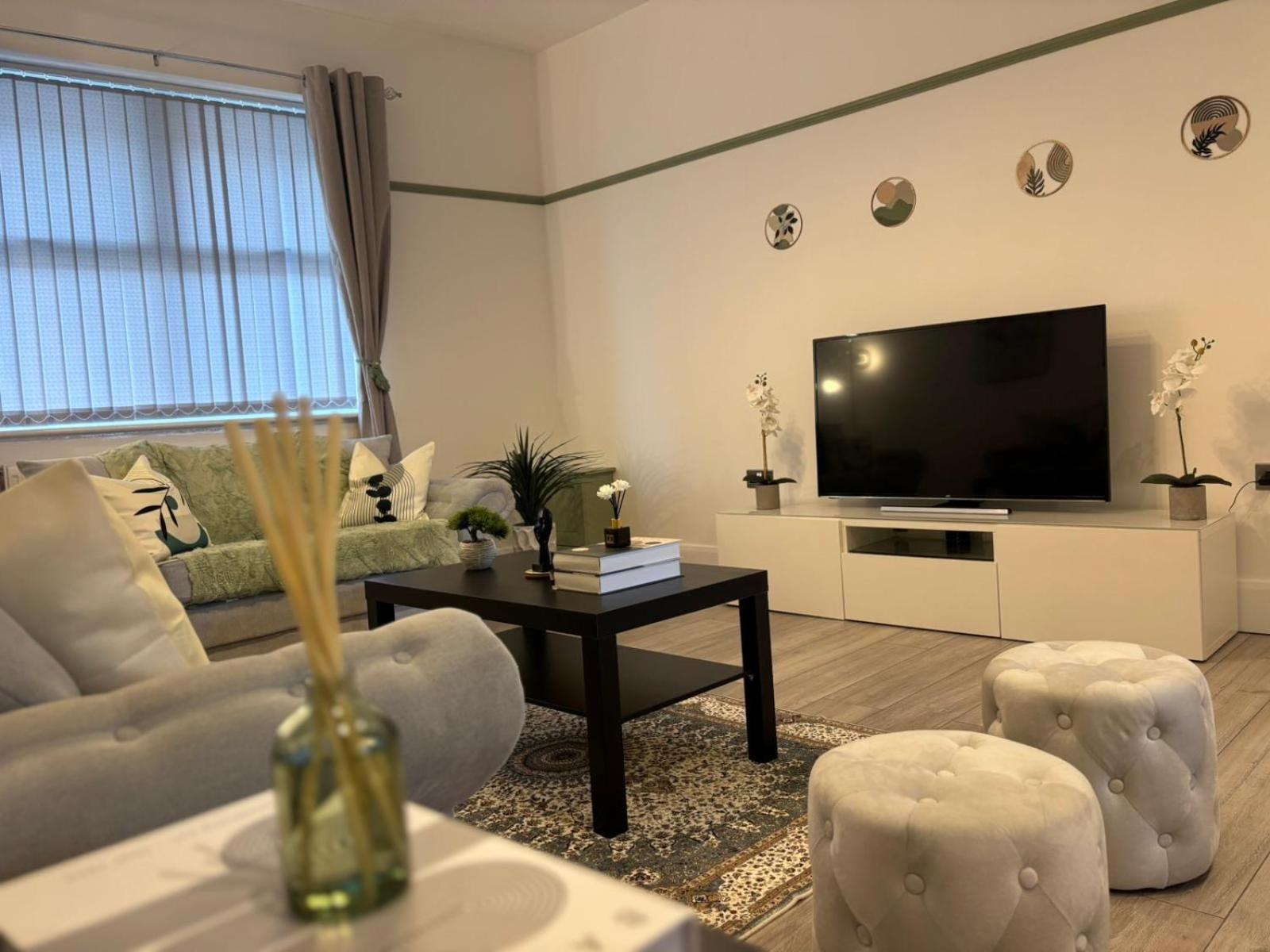 Communal lounge/ TV room