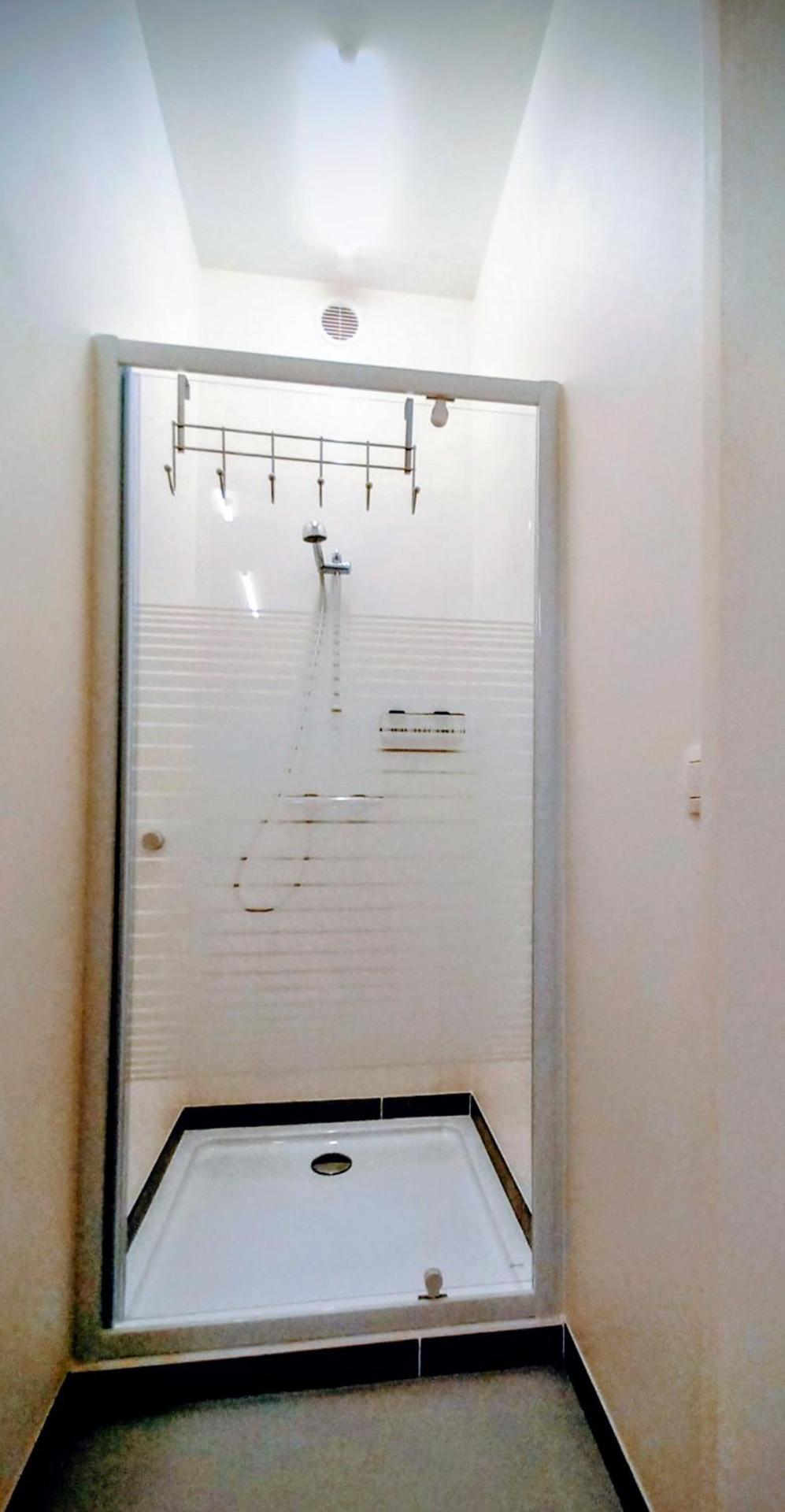 Chez Jean-Claude chambre pour seulement 2 personnes et un seul lit