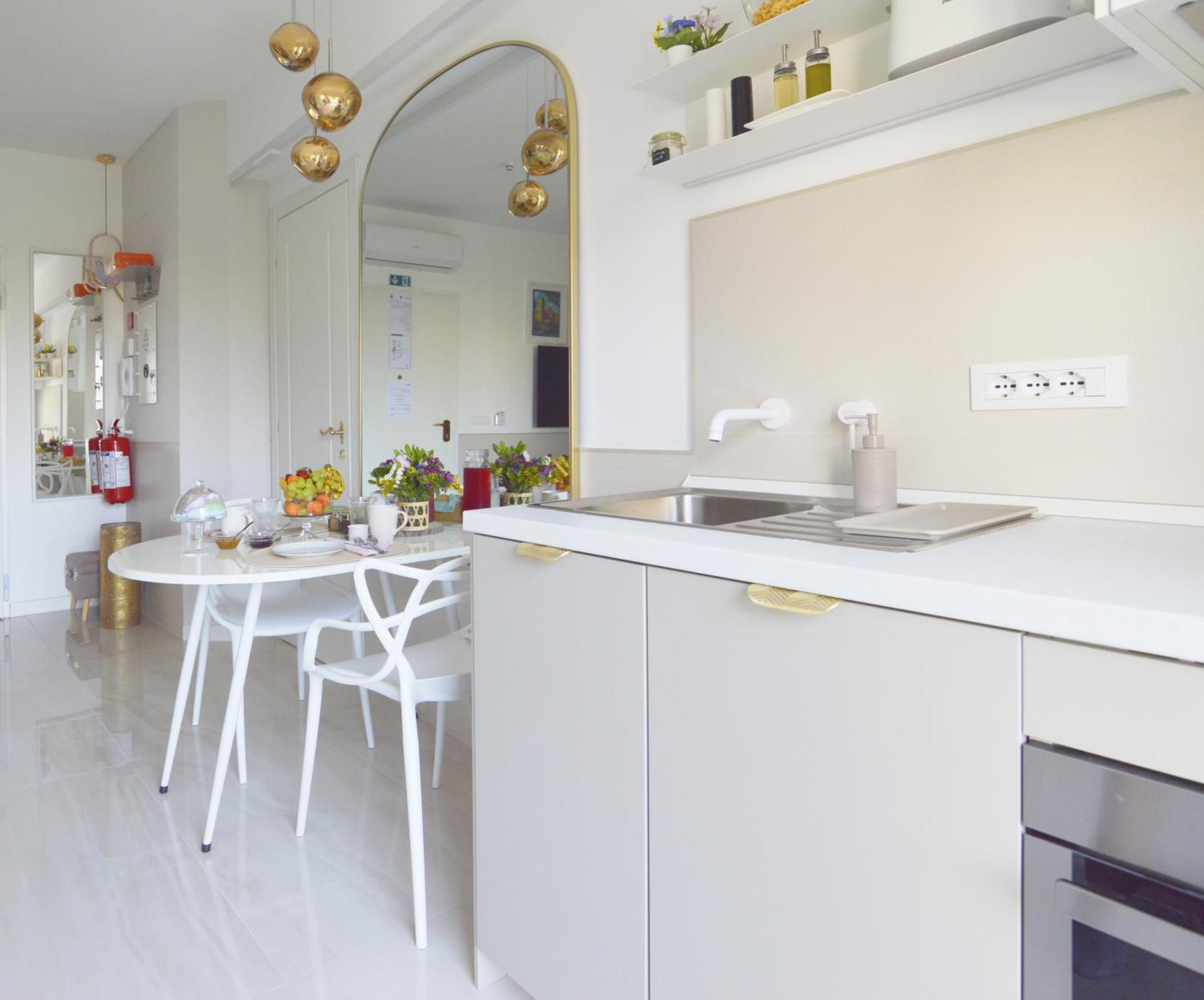 Kitchen or kitchenette