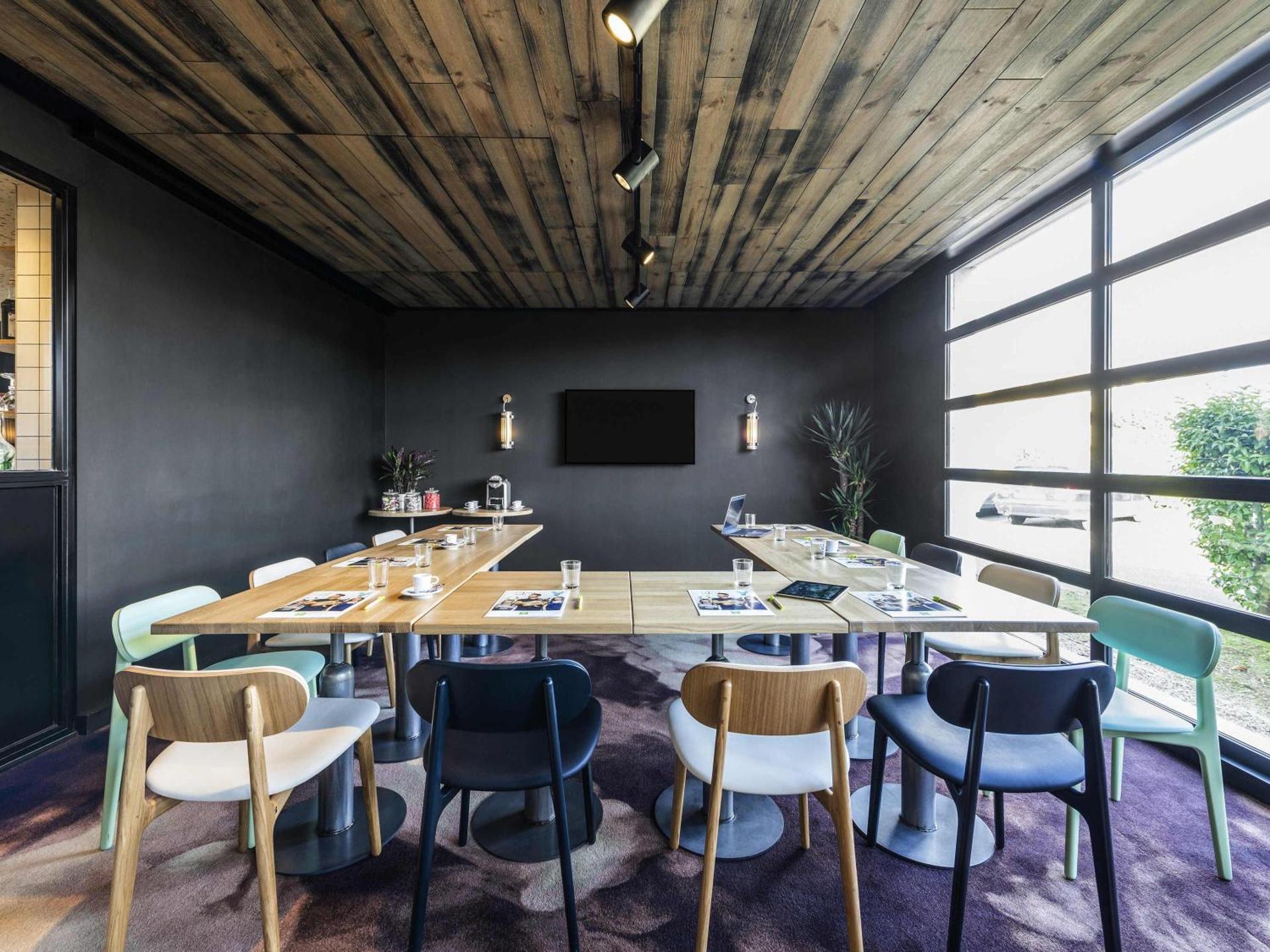 Meeting/conference room