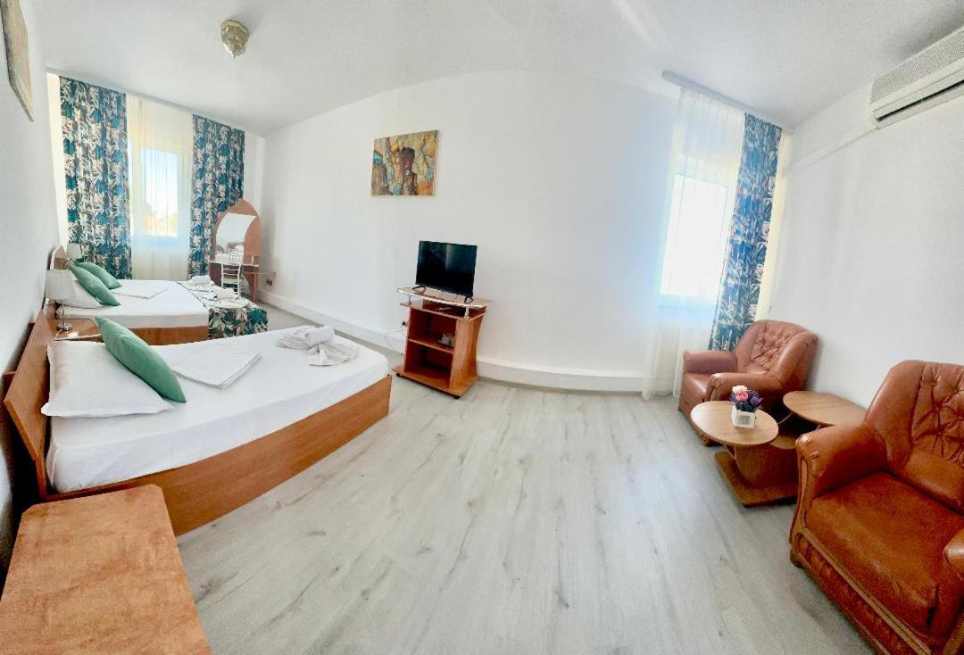 Standard Triple Studio