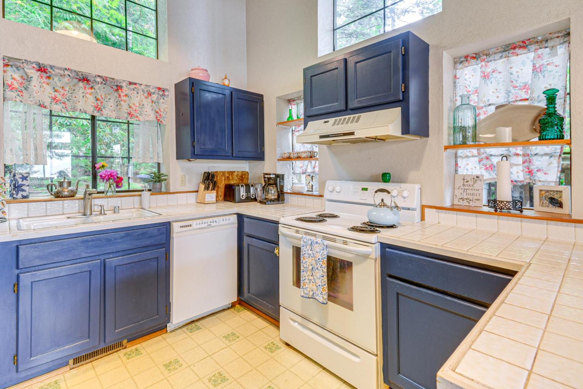 Waterfront Bainbridge Island Home Stunning Views!