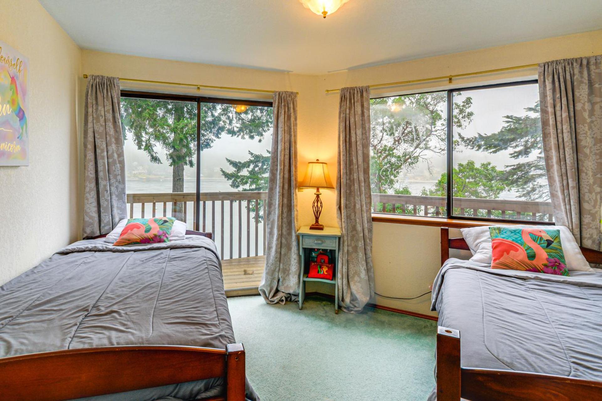 Waterfront Bainbridge Island Home Stunning Views!