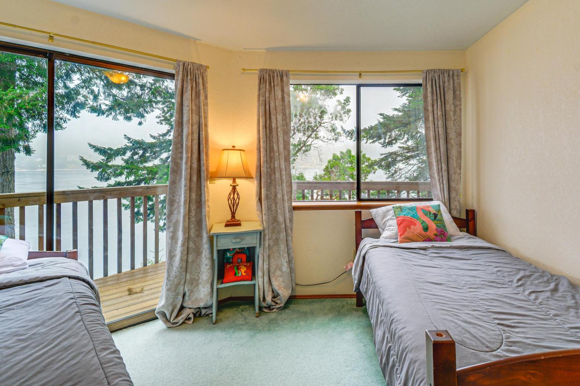 Waterfront Bainbridge Island Home Stunning Views!