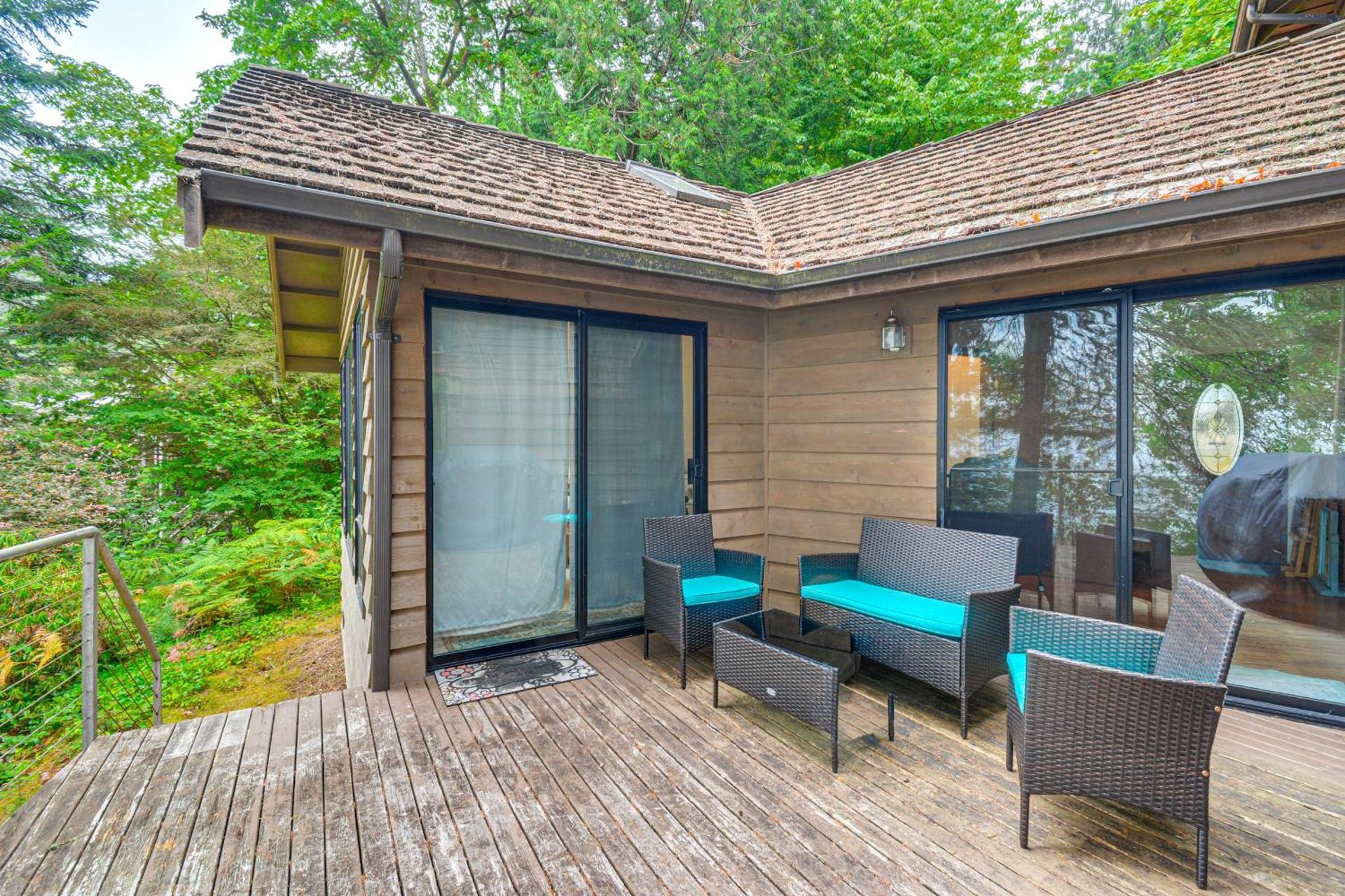 Waterfront Bainbridge Island Home Stunning Views!