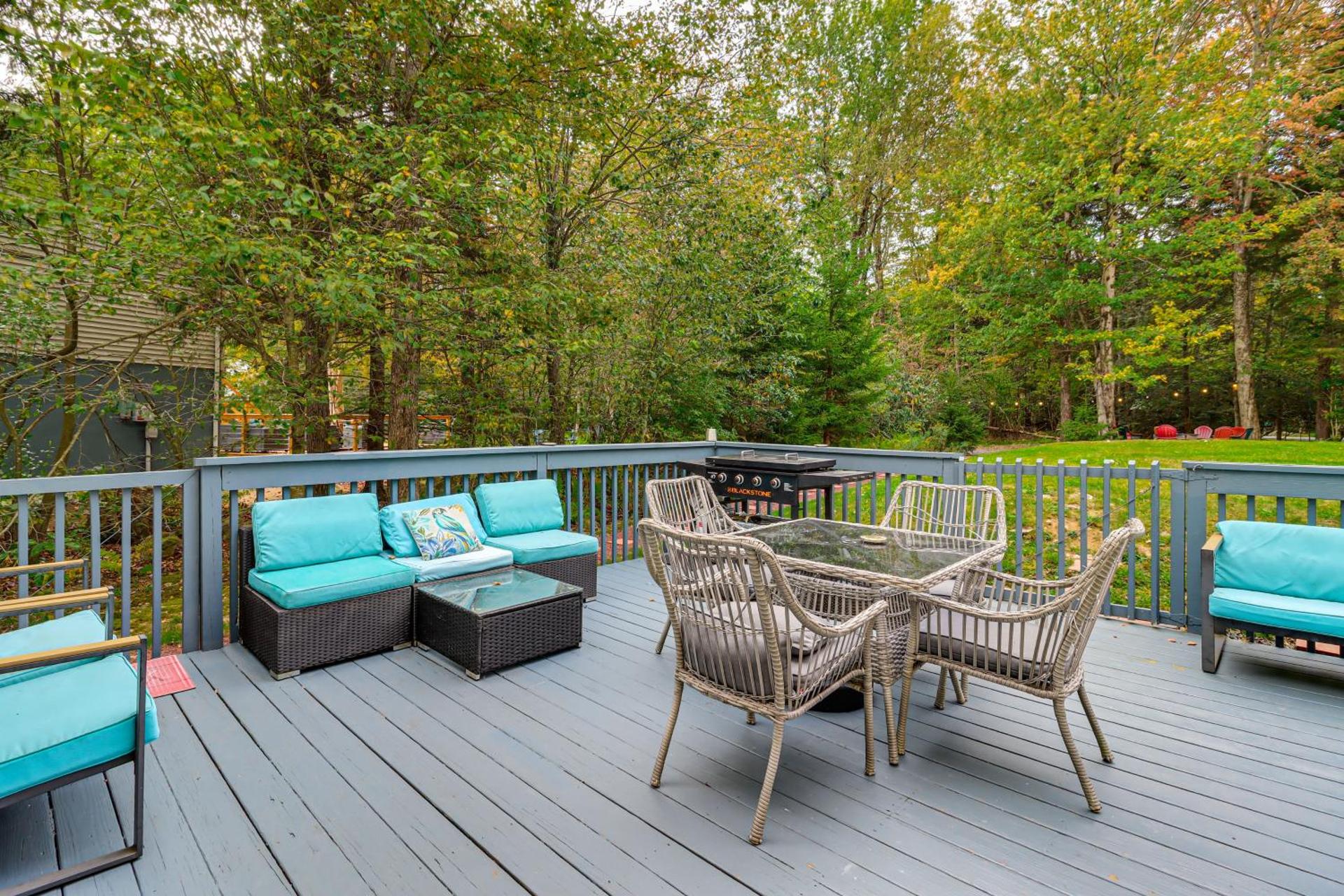 Fire Pit and Hot Tub Peaceful Poconos Farms Getaway