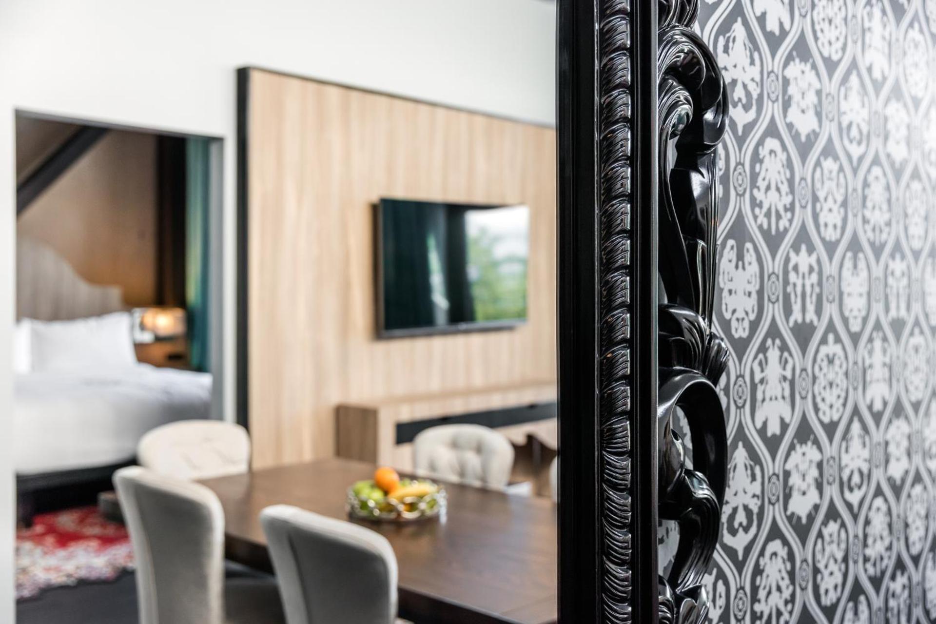 Communal lounge/ TV room