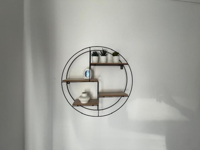 Stylish 2-Bedroom Apartment In The Centre Of Wimbledon!