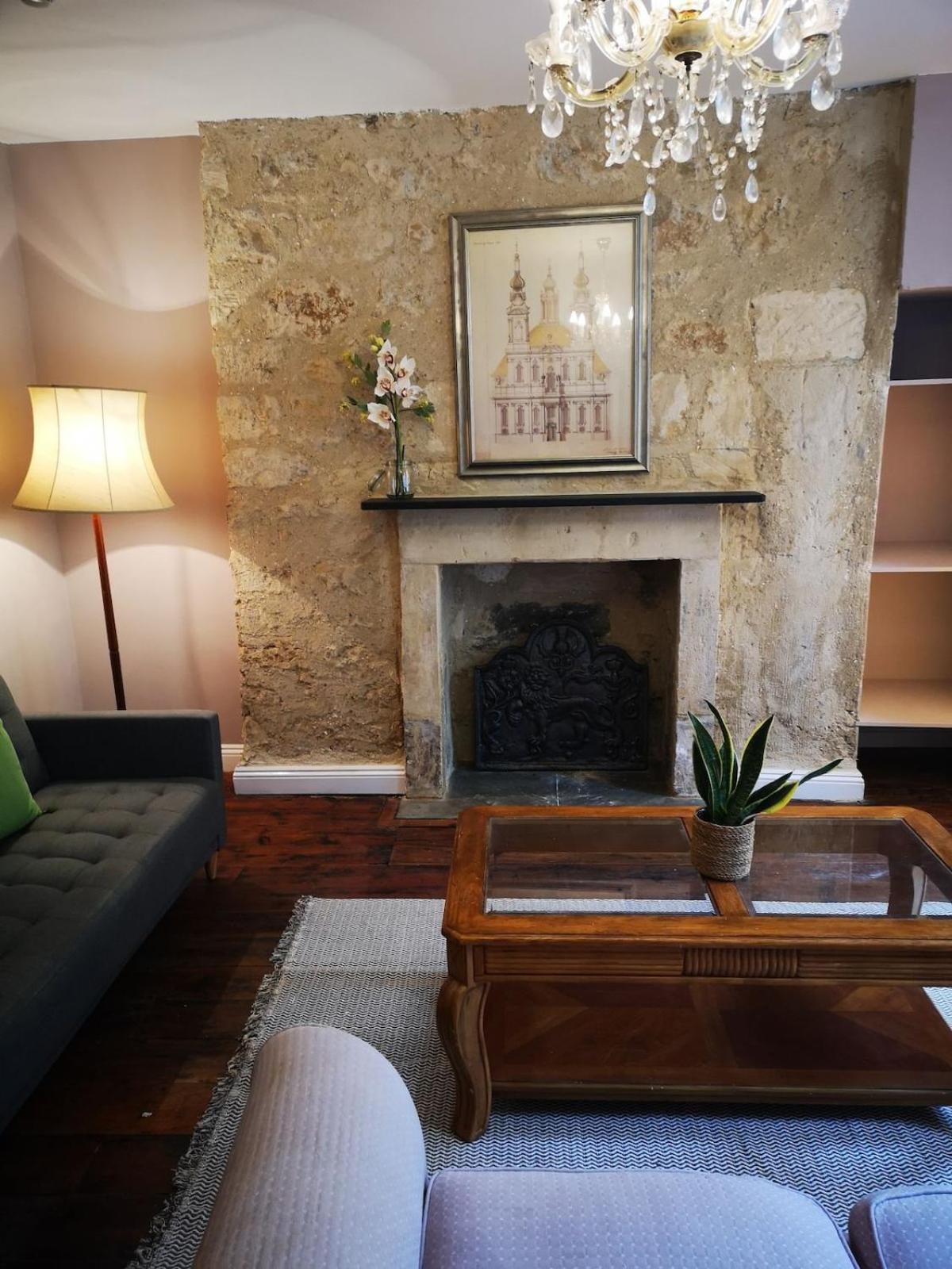 Lovely Garden Flat in Central Bath with Private Parking