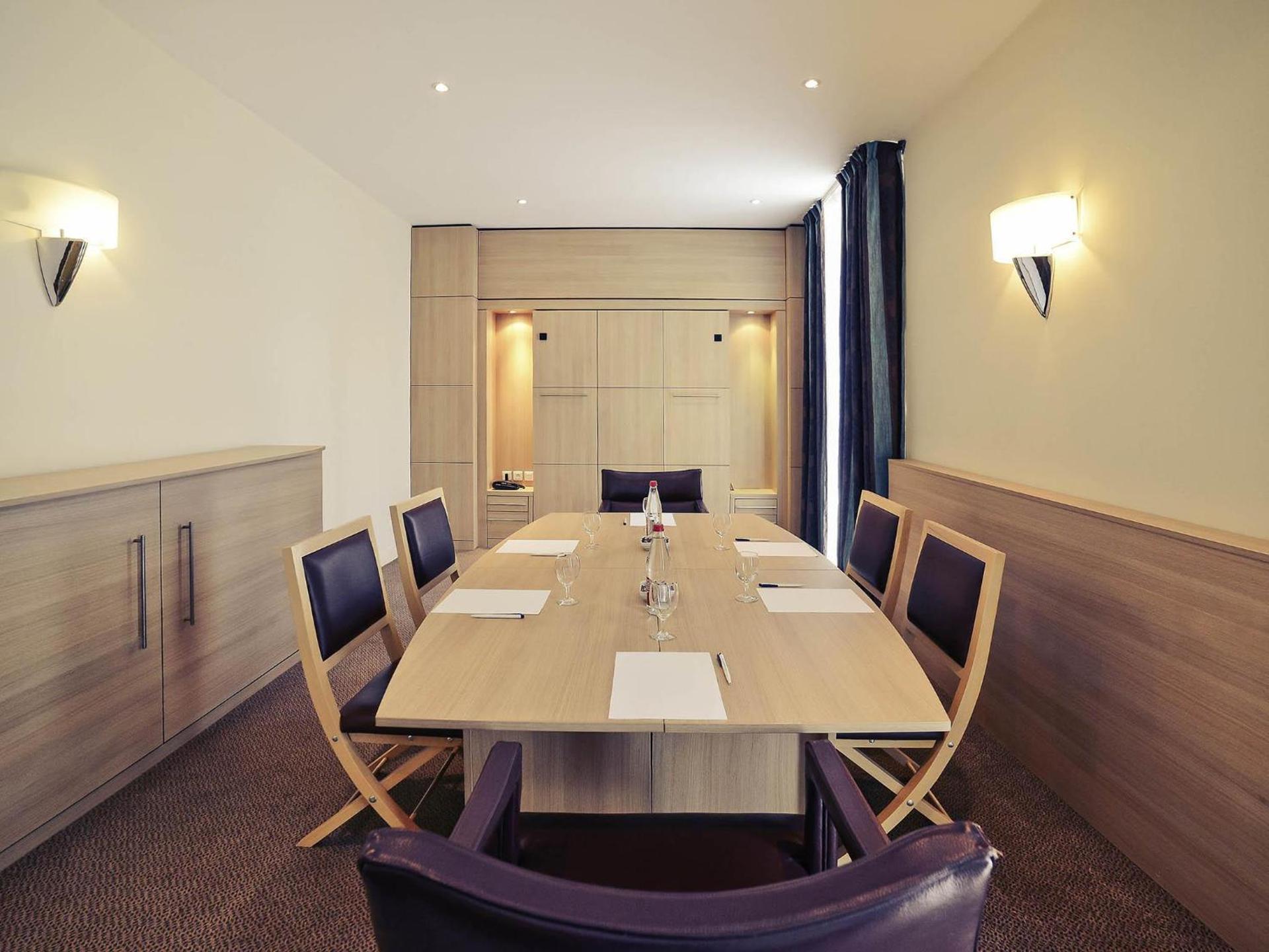 Meeting/conference room