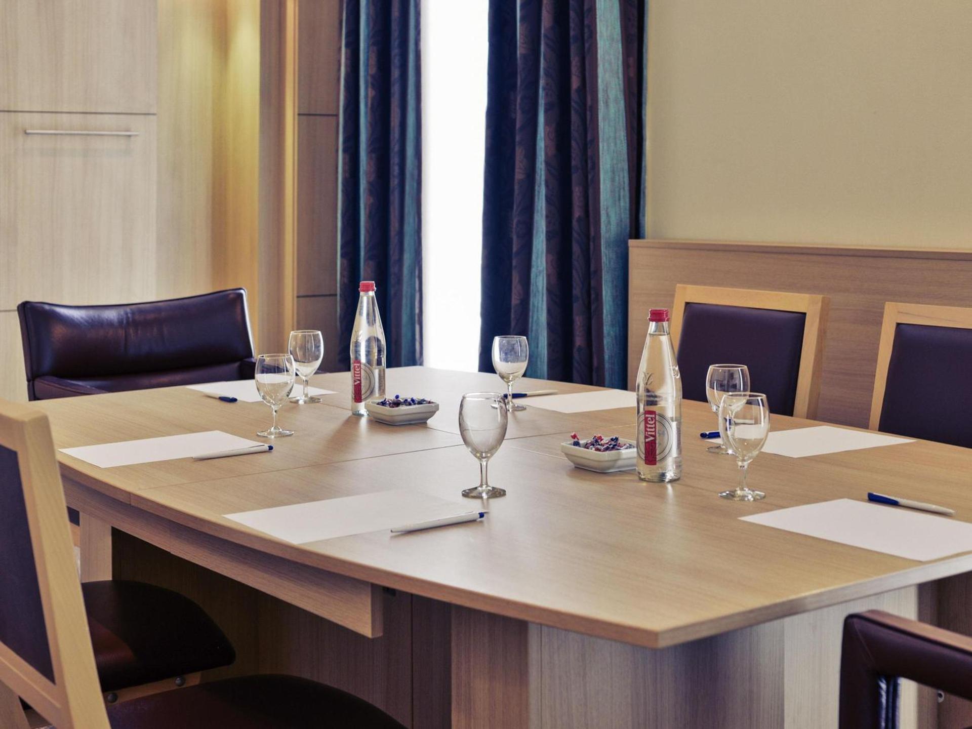 Meeting/conference room