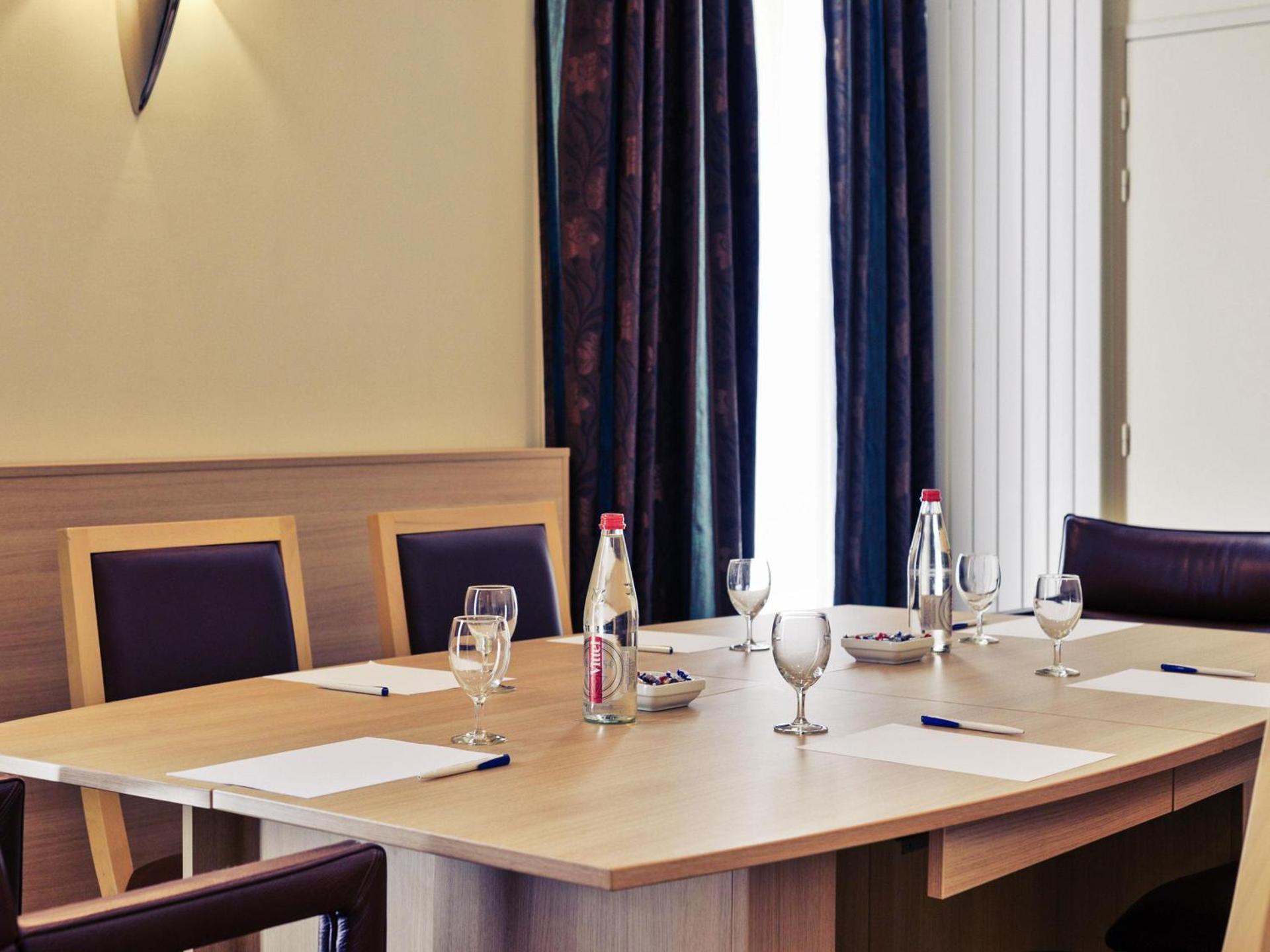 Meeting/conference room