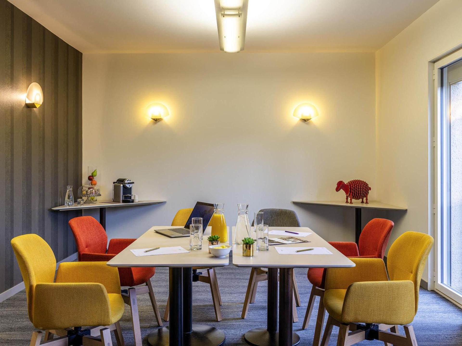 Meeting/conference room