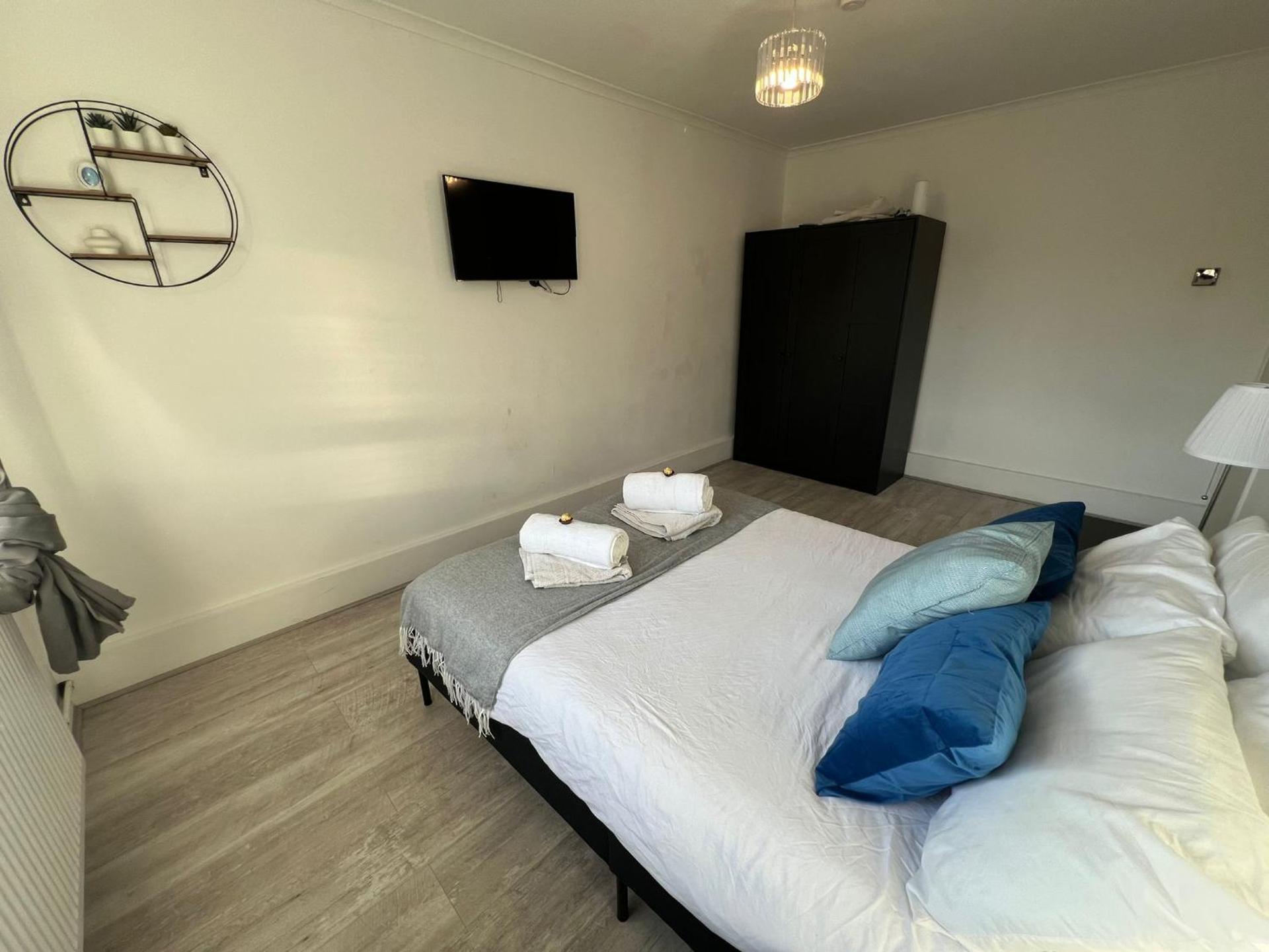 Stylish 2-Bedroom Apartment In The Centre Of Wimbledon!