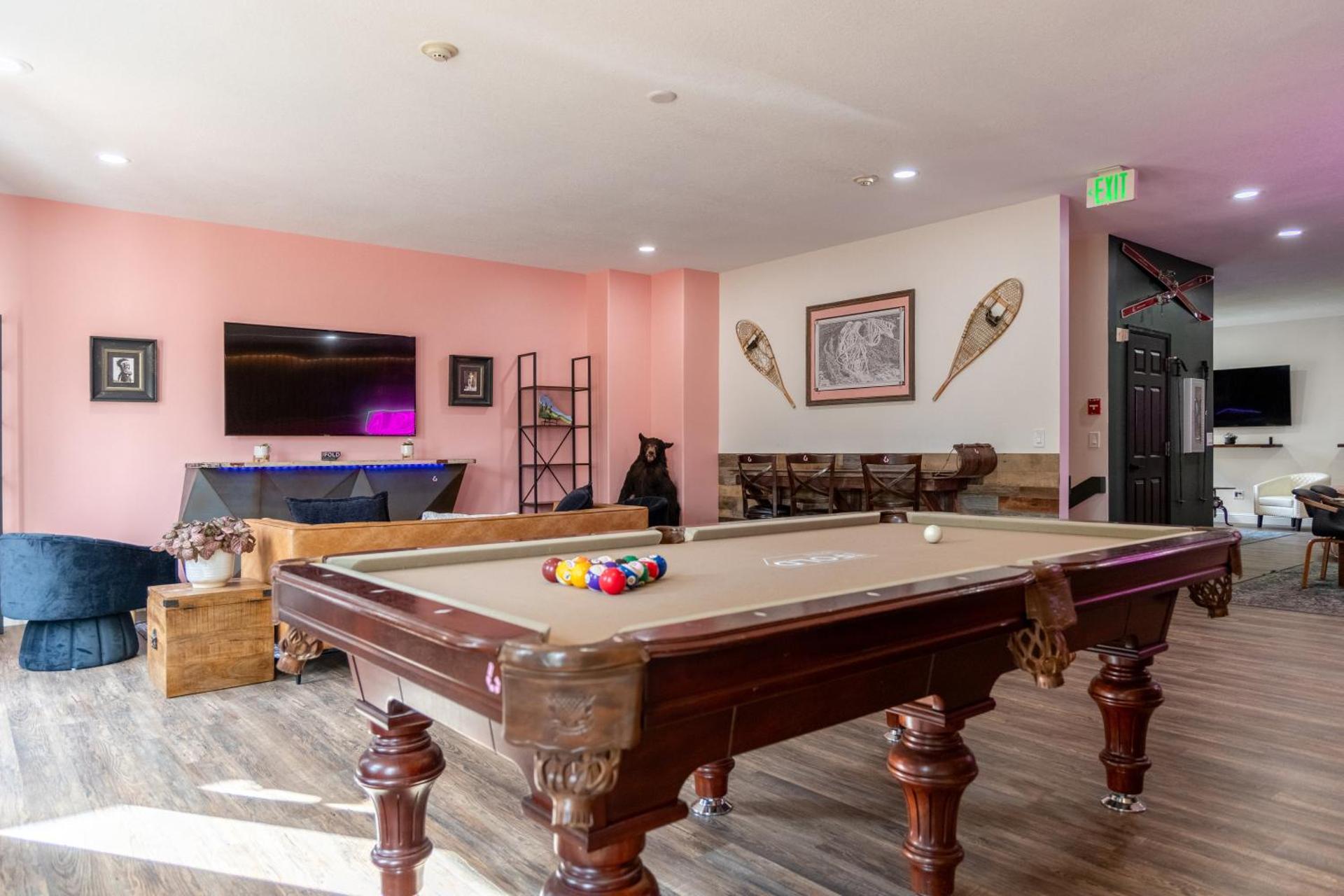 Communal lounge/ TV room