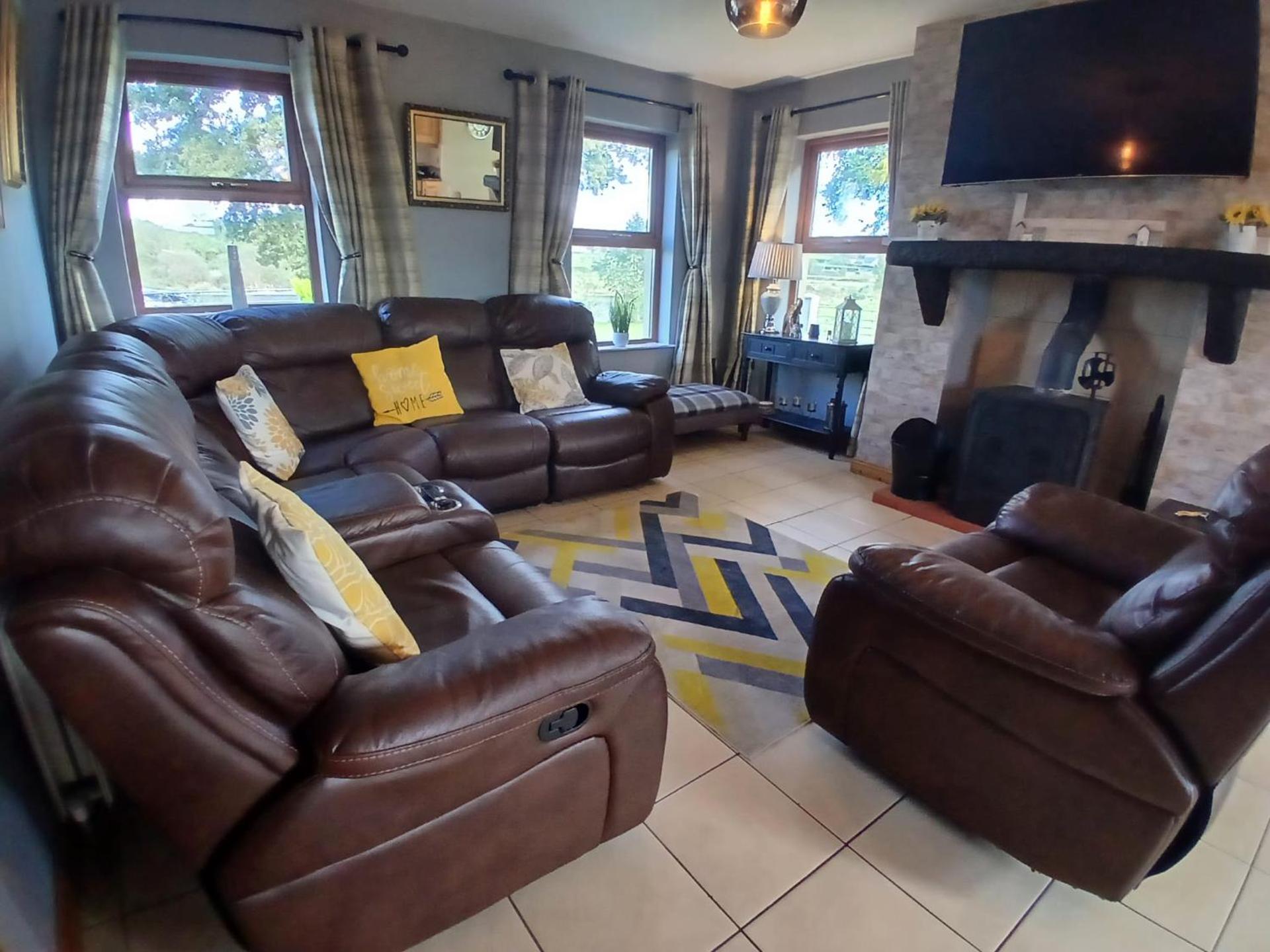 Communal lounge/ TV room