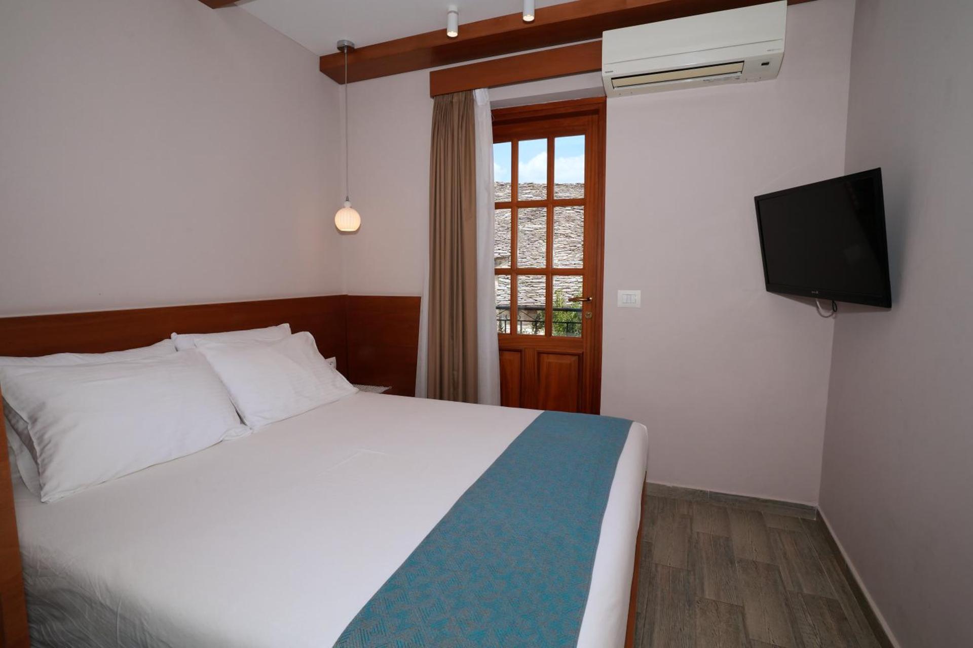 Double Room with Balcony (3 Adults)