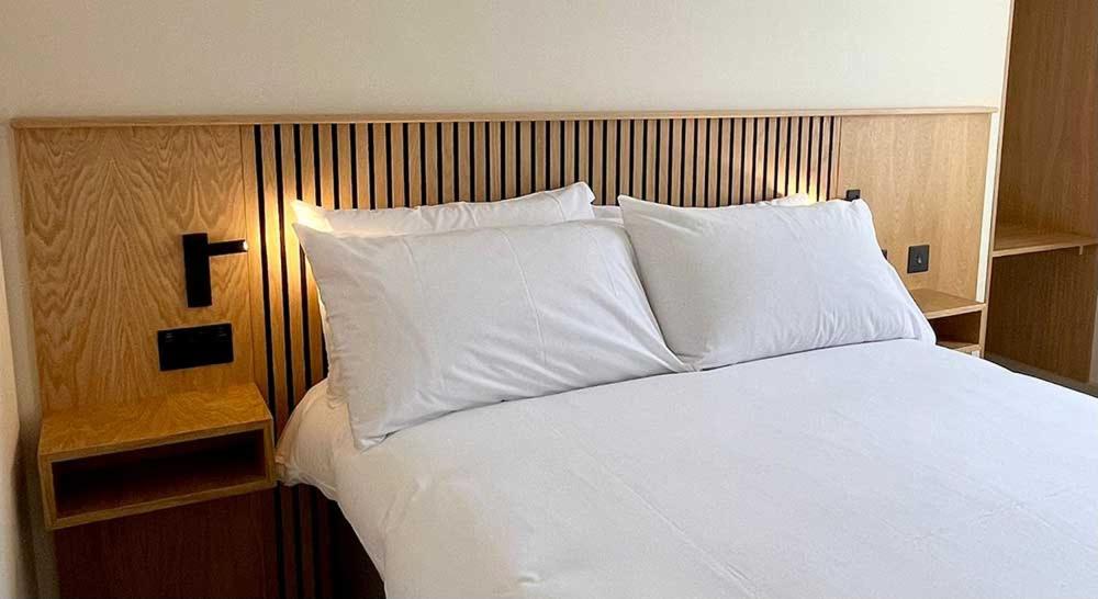 Cross Pipes Tavern and Rooms