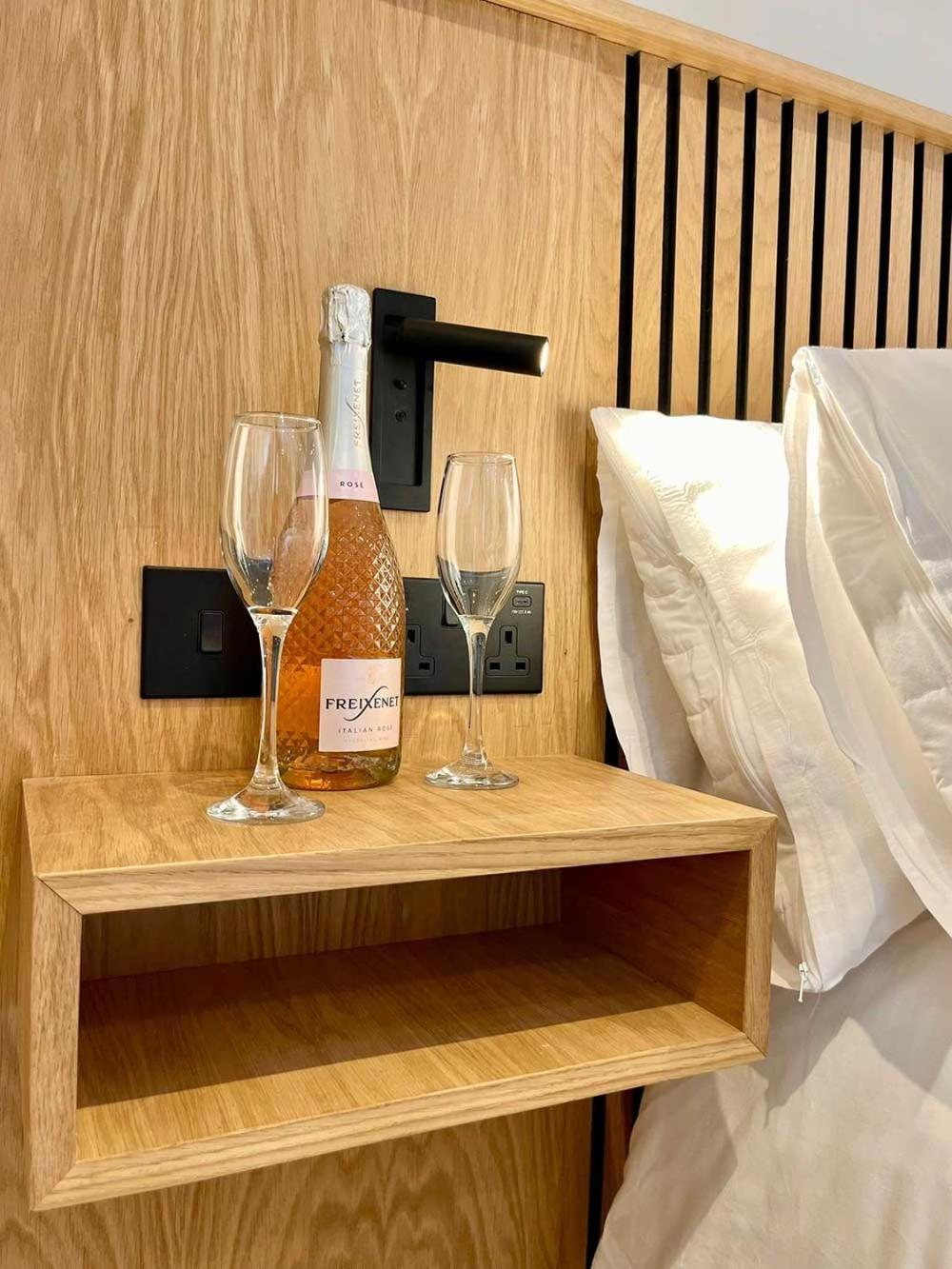 Cross Pipes Tavern and Rooms