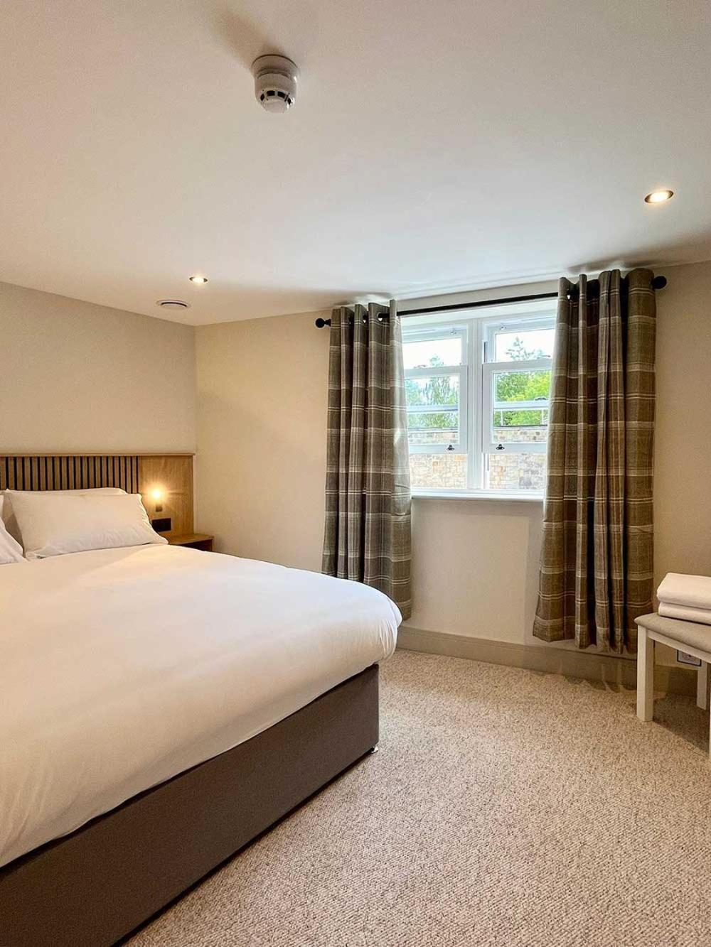 Cross Pipes Tavern and Rooms