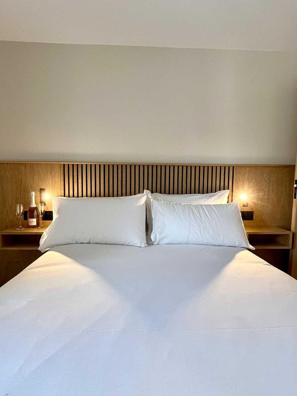 Cross Pipes Tavern and Rooms