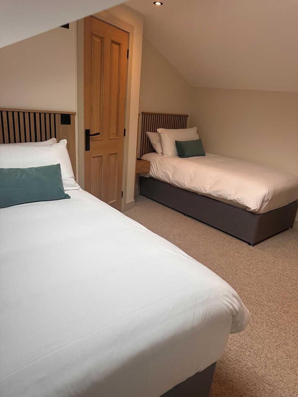 Cross Pipes Tavern and Rooms