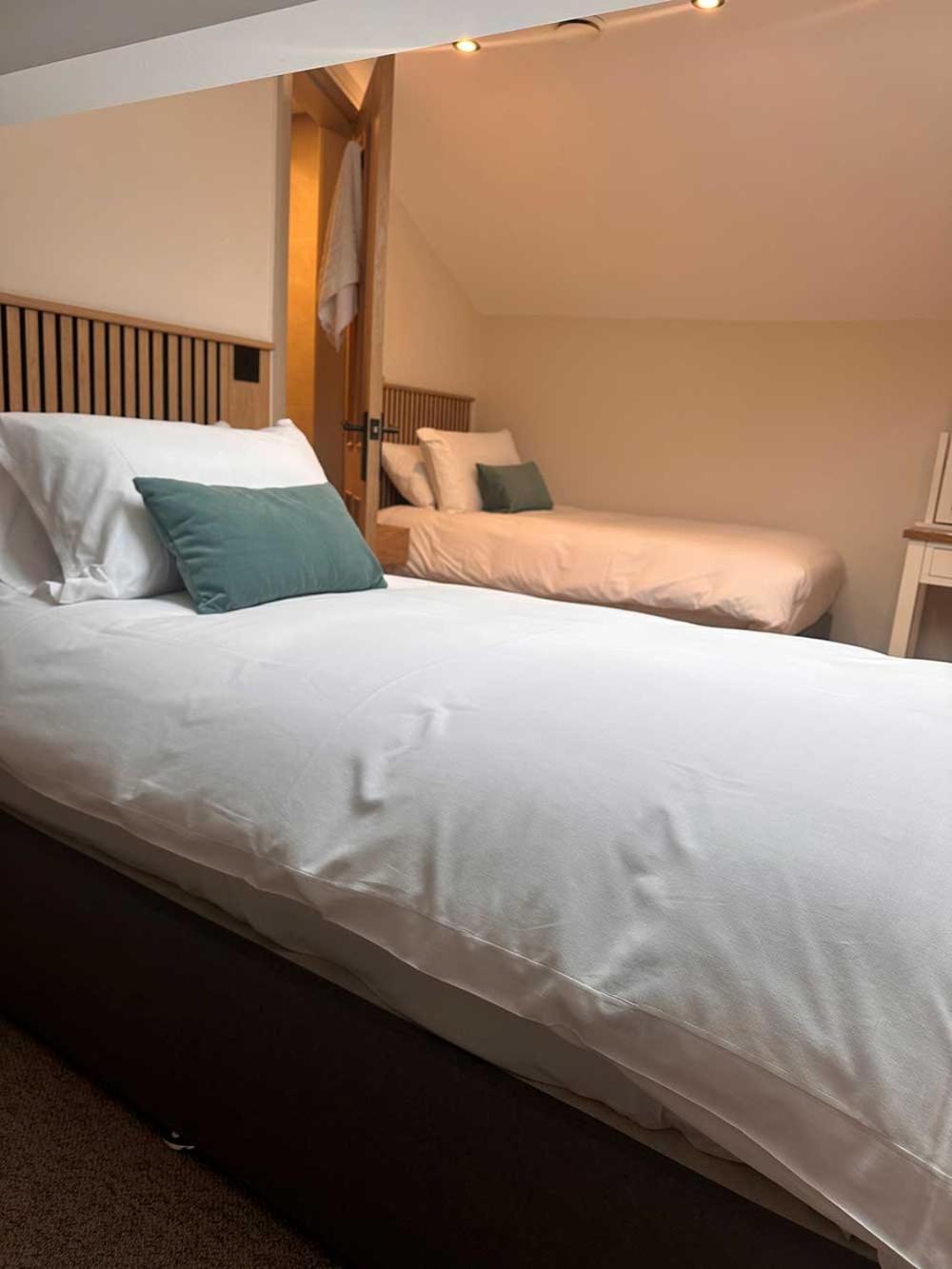 Cross Pipes Tavern and Rooms