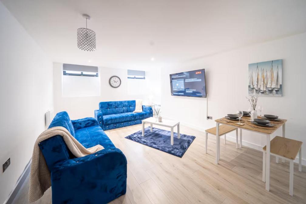 Navy Diamond One Bedroom Apartment in Bradford City Centre