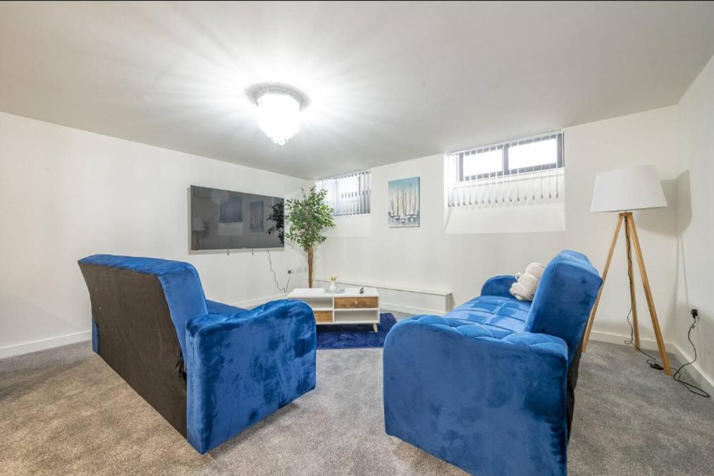 Navy Diamond One Bedroom Apartment in Bradford City Centre