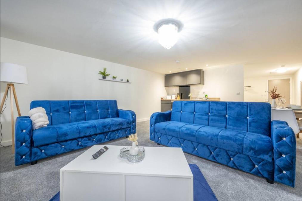 Navy Diamond One Bedroom Apartment in Bradford City Centre