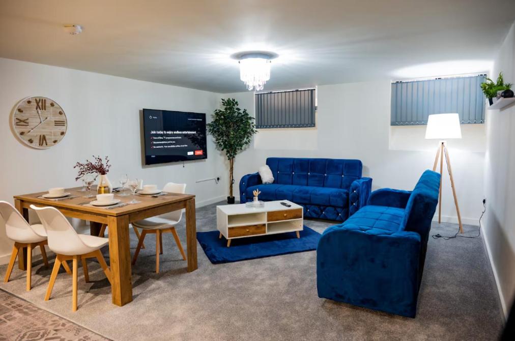 Navy Diamond One Bedroom Apartment in Bradford City Centre