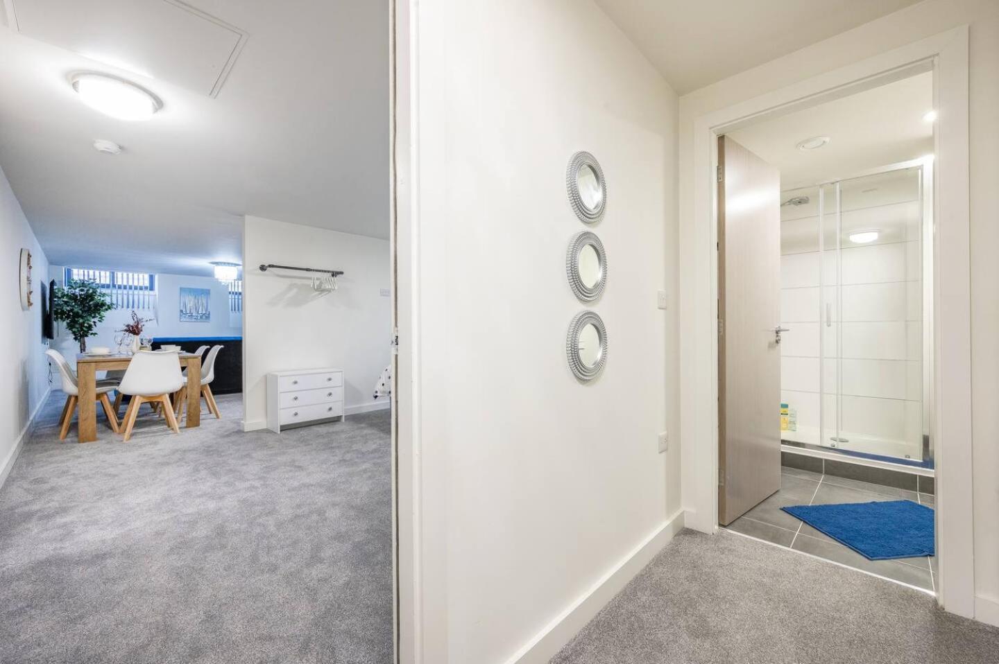 Navy Diamond Apartment in Bradford!