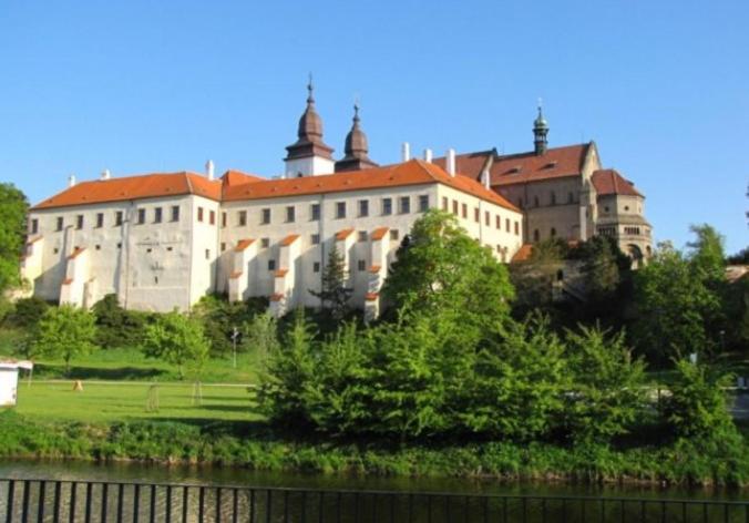 Apartments Aron Stinná