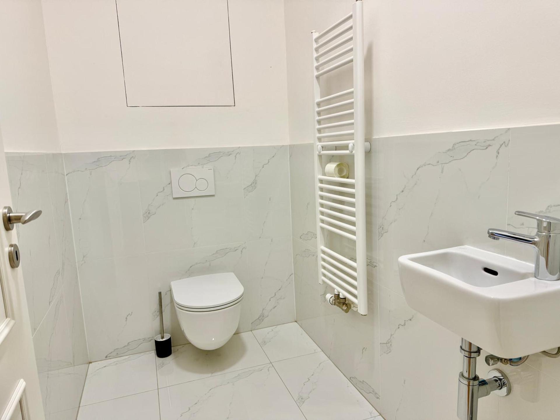 Apartment with Garden View