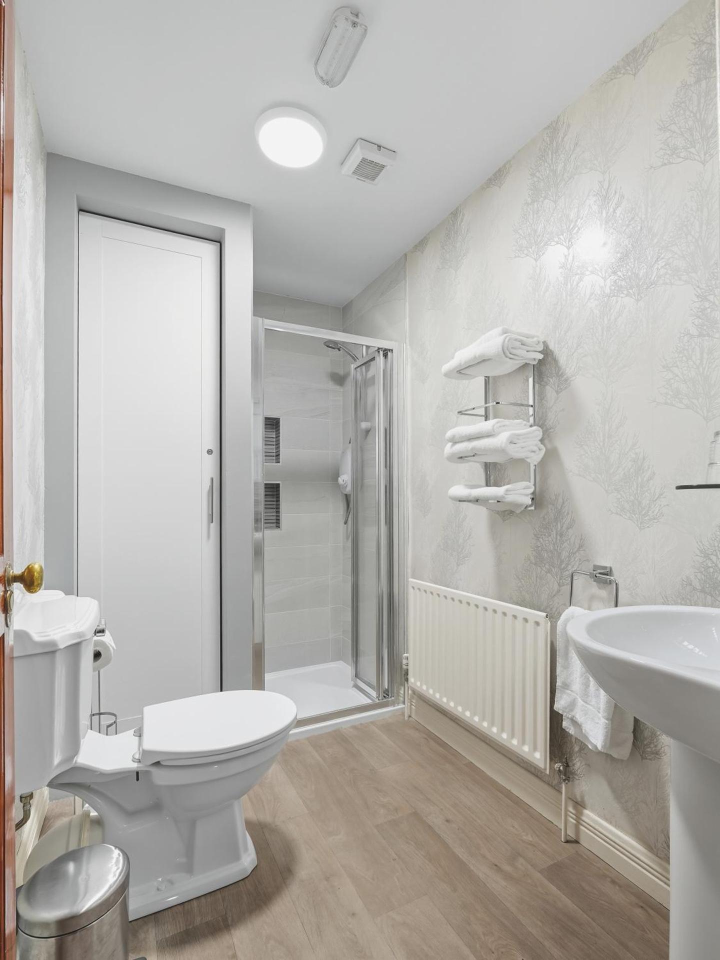 Standard Twin room with Separate Private Shower and Toilet
