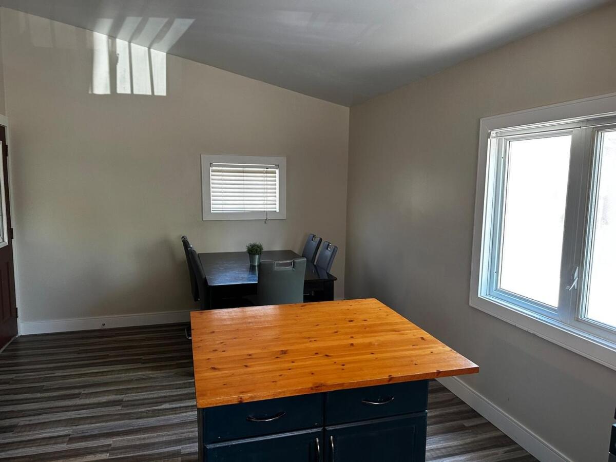 Renovated 2 bdrm apartment in central Hamilton