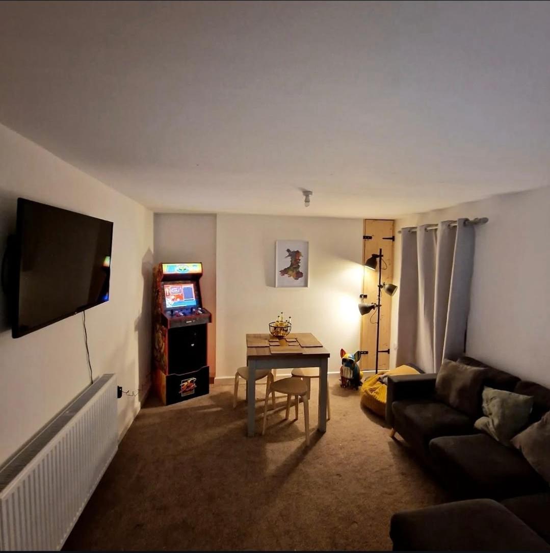 Modern 2 bedroom cottage near Bike Park Wales.