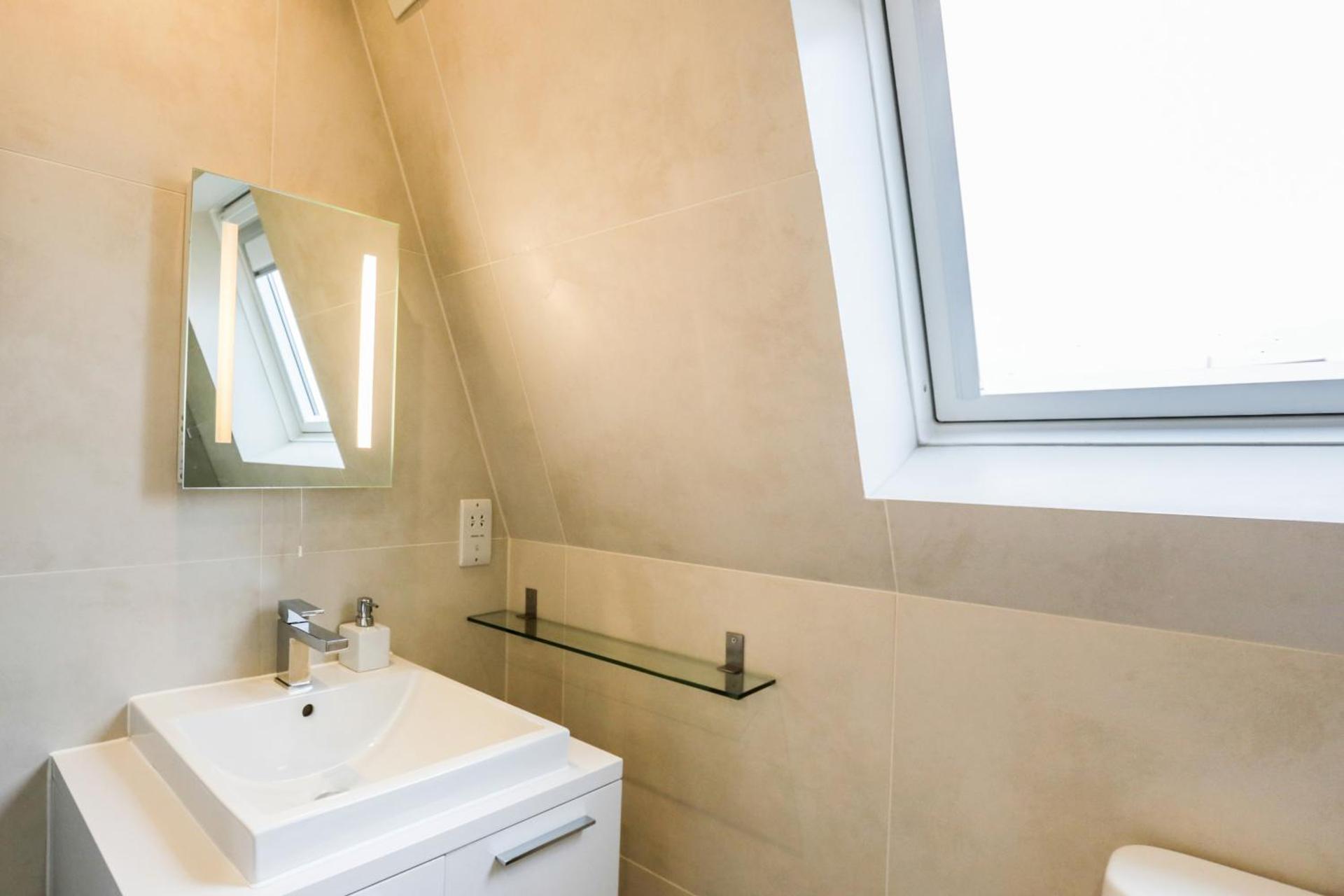 Madison Hill - White Hill House 5 - 3 bedroom flat