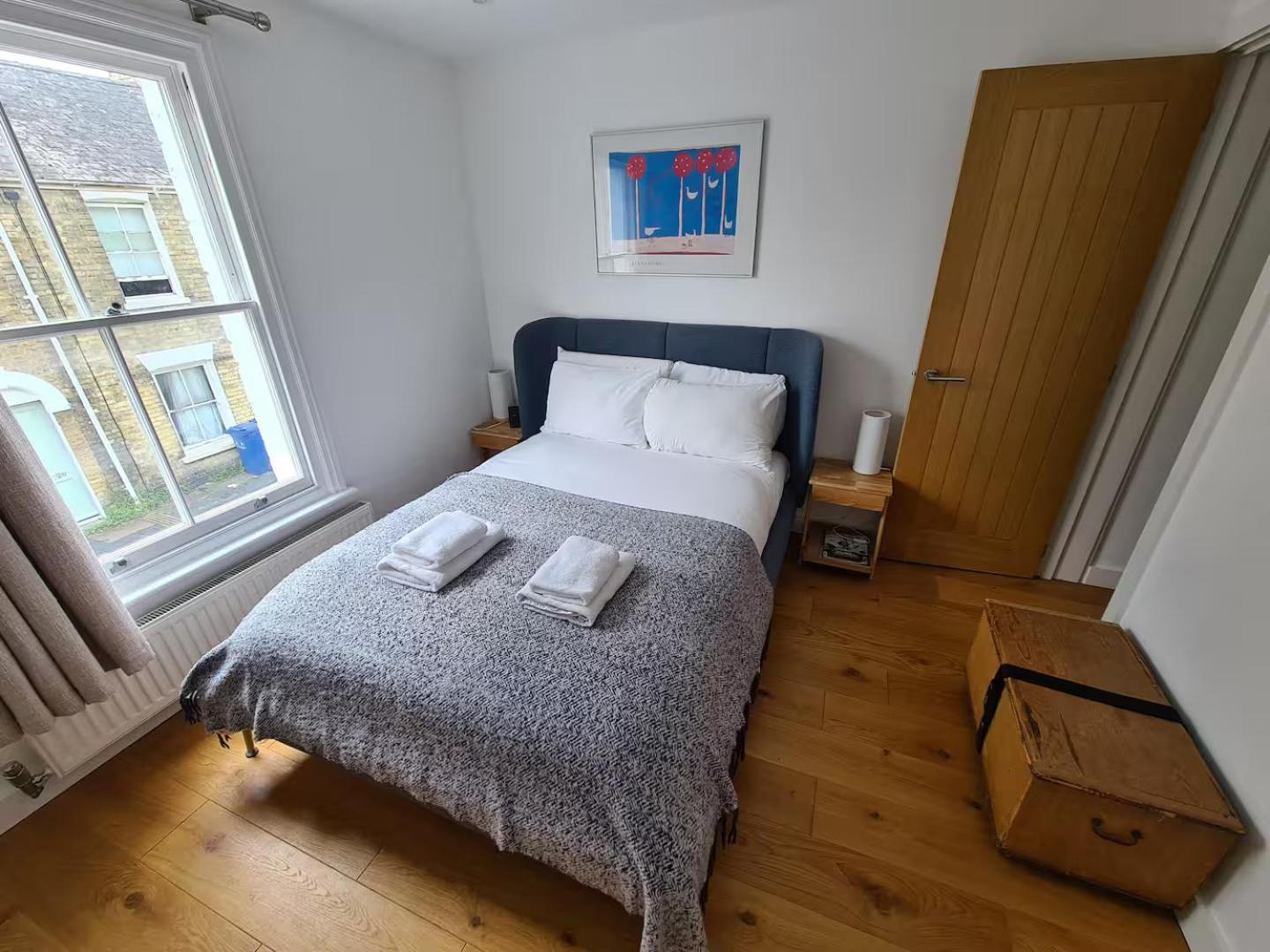 Bright Beautiful Modern 2 Bed Home Pass The Keys