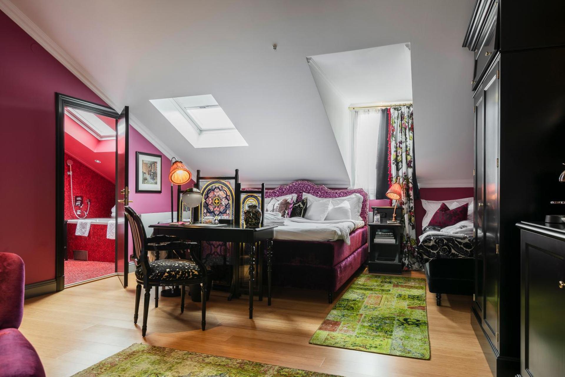 Dorsia Hotel & Restaurant