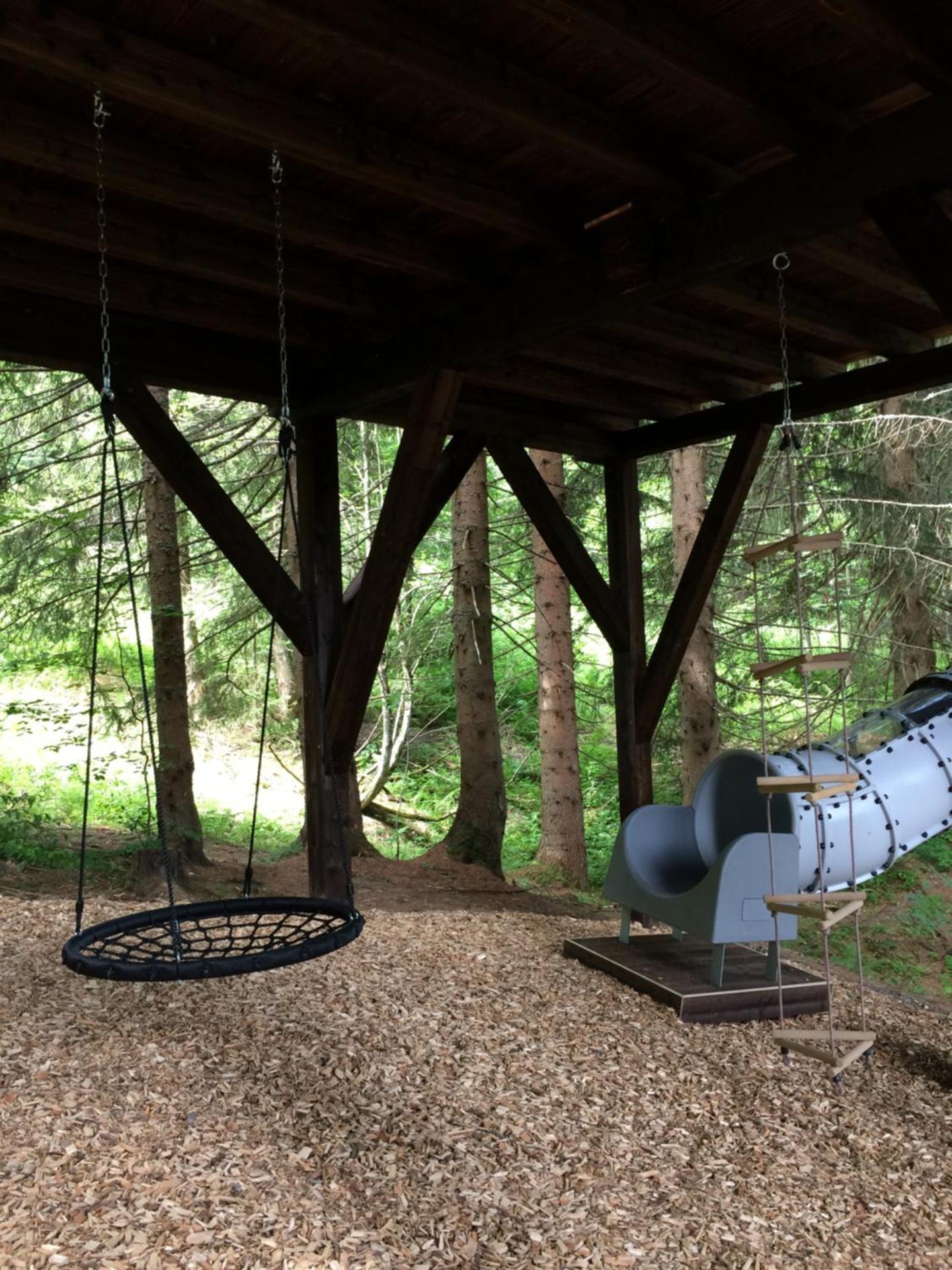 Cabane dans les arbres RUISSEAU