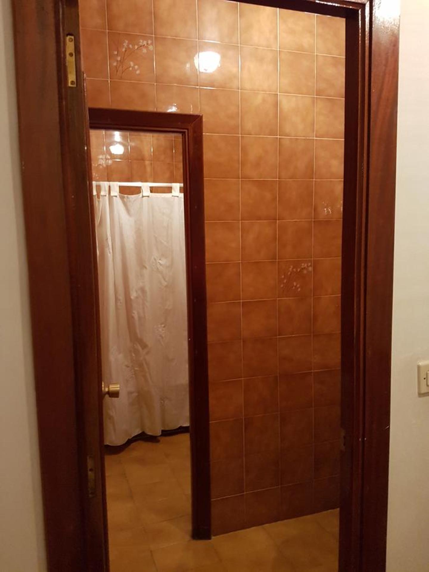 Single Room with Shared Toilet